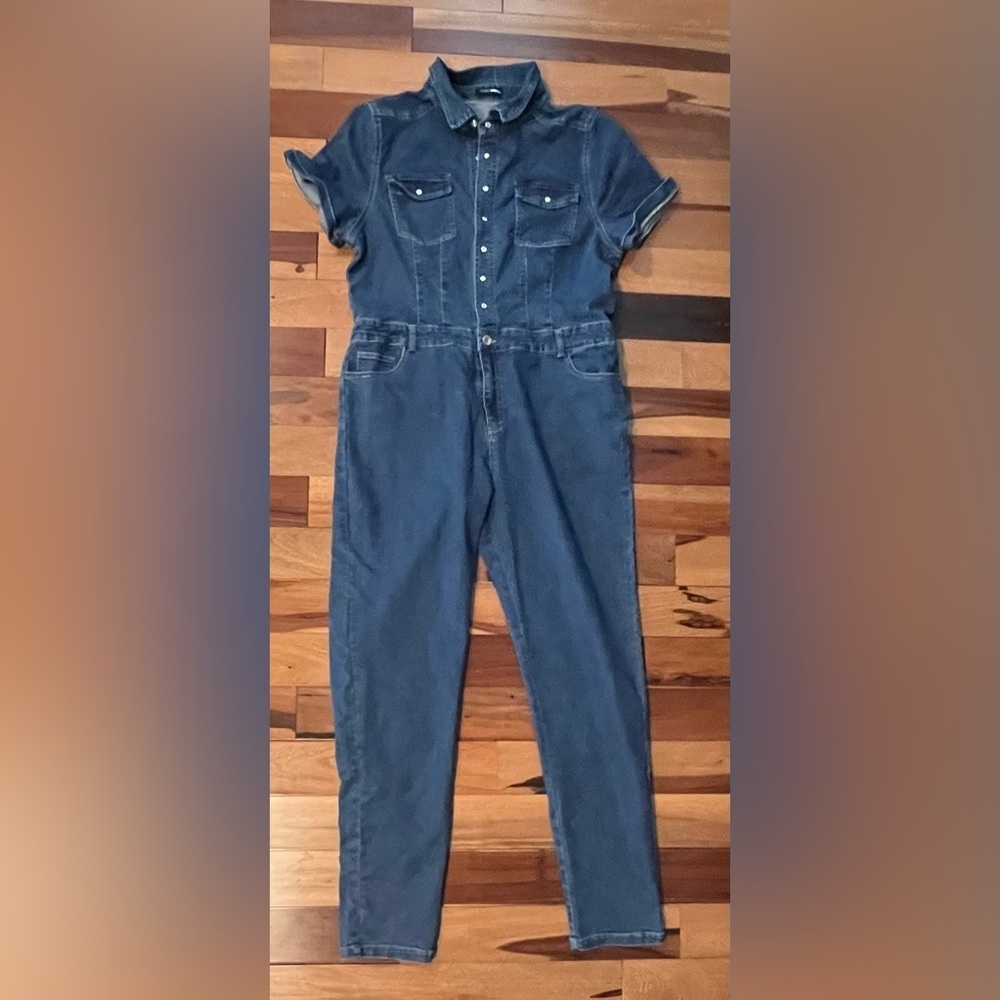 Fashion Nova | ladies plus, one piece, jumpsuit. Size: 1XL